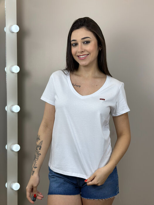 T-SHIRT FEMININA GOLA V BÁSICA LOGO BORDADO LEVIS BRANCA