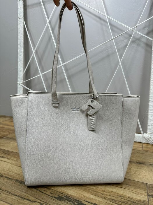 BOLSA FEMININA SHOPPING BAG TEXTURA LOGO METALIZADO COLCCI OFF WHITE